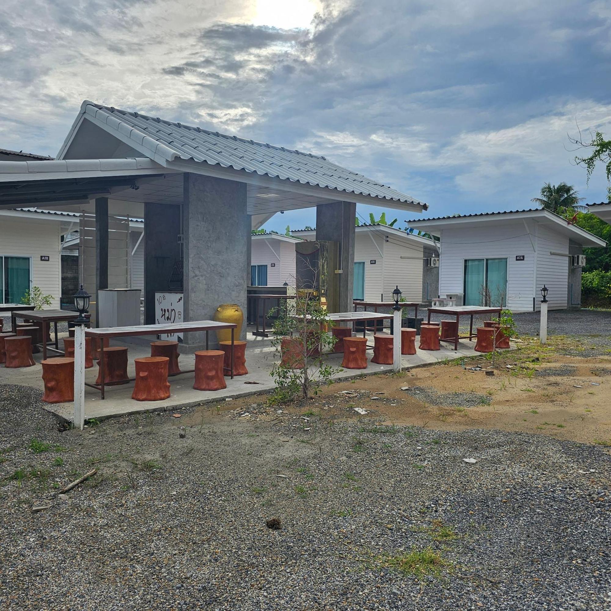 Bansuan Inthanon Resort -Classic House Chom Thong Bagian luar foto