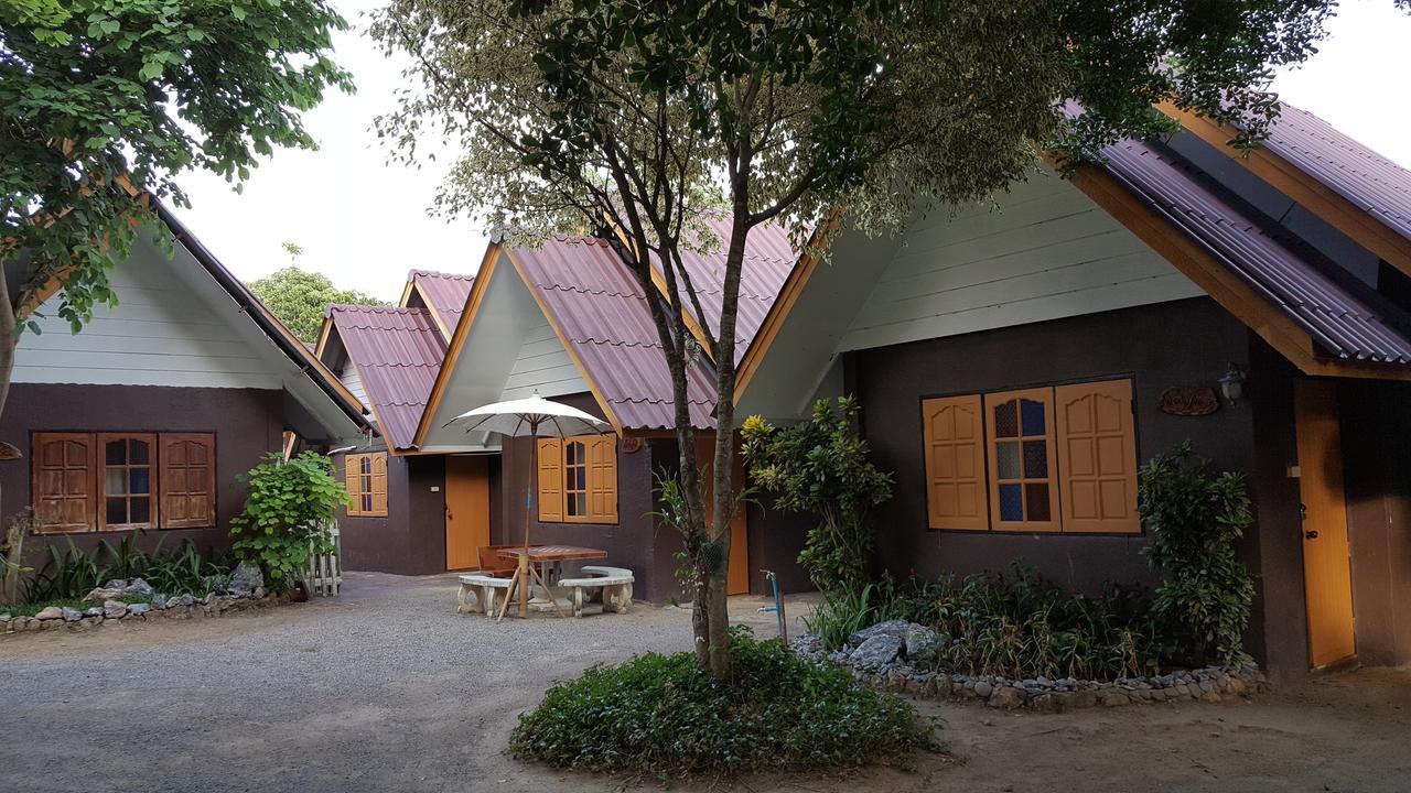 Bansuan Inthanon Resort -Classic House Chom Thong Bagian luar foto